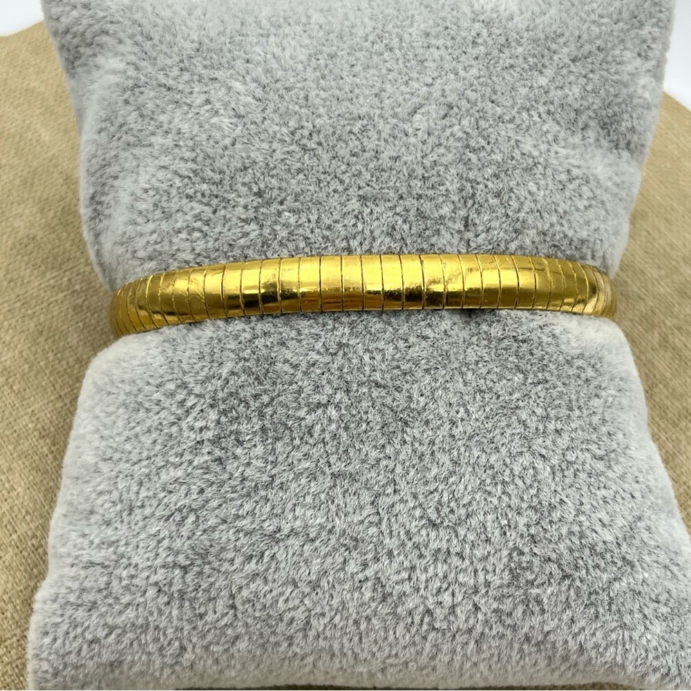 Elegant unique Gold tone Bracelet